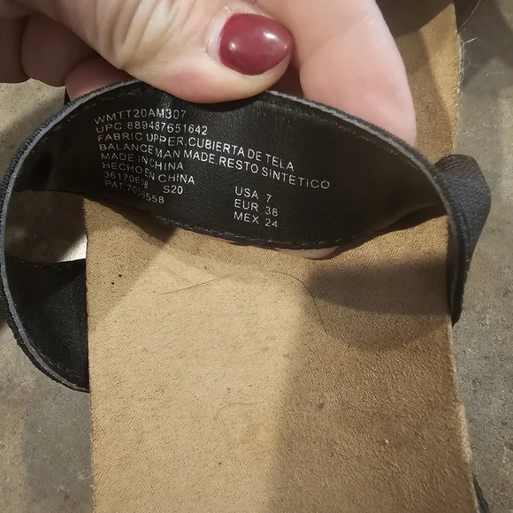 Time and Tru Black Sandals - Picture 3 of 5